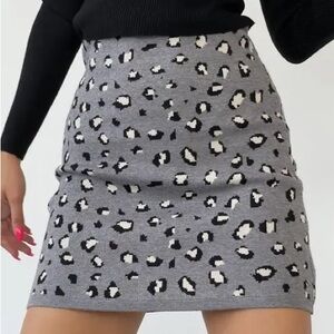 Grey leopard skirt